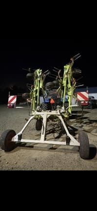 Image of CLAAS Volto 900T equipment image 4