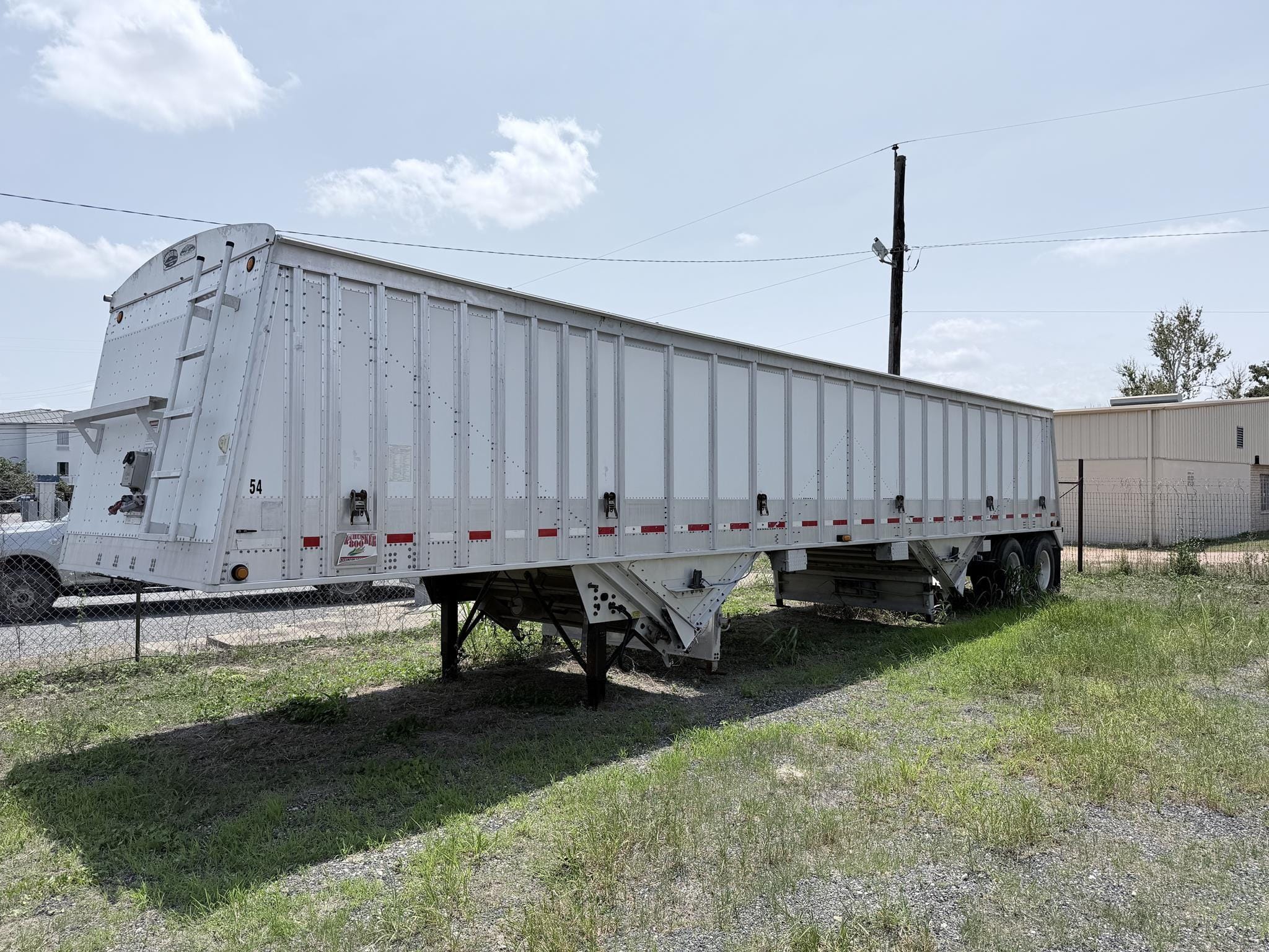 2015 Cornhusker 800 Equipment Image0