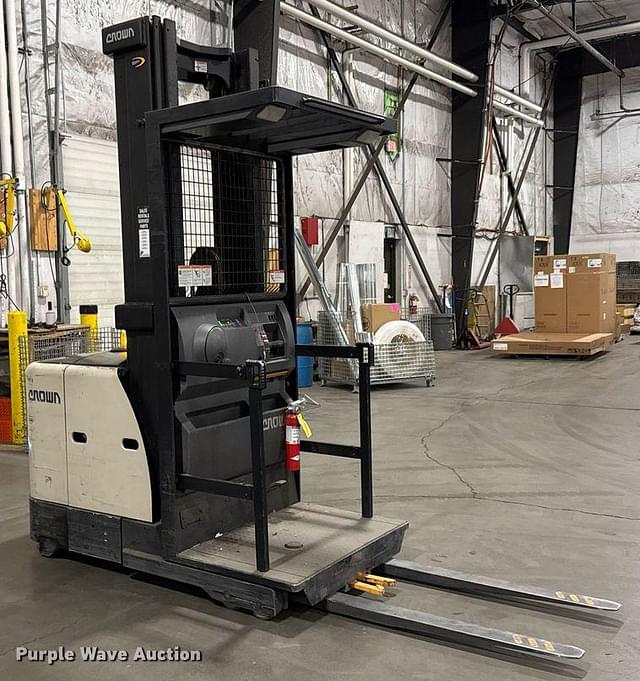 Image of Crown SP3520-30 equipment image 3