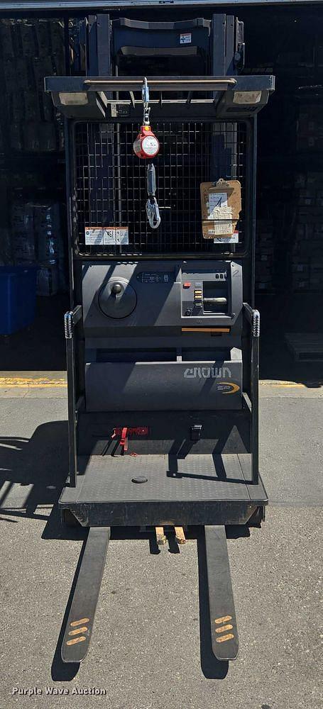 Image of Crown SP3520-30 equipment image 1