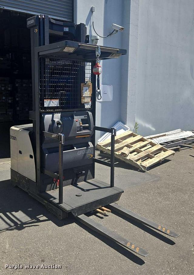 Image of Crown SP3520-30 equipment image 2