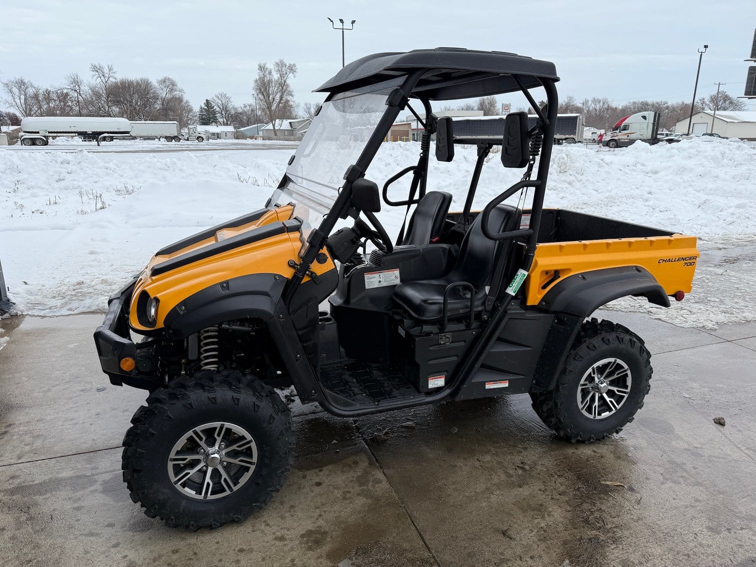 2015 Cub Cadet Challenger 700 Equipment Image0