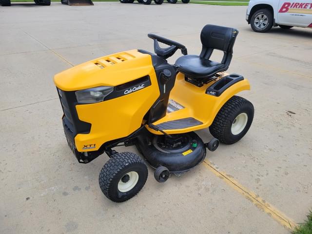 Image of Cub Cadet XT1 LT42 equipment image 2