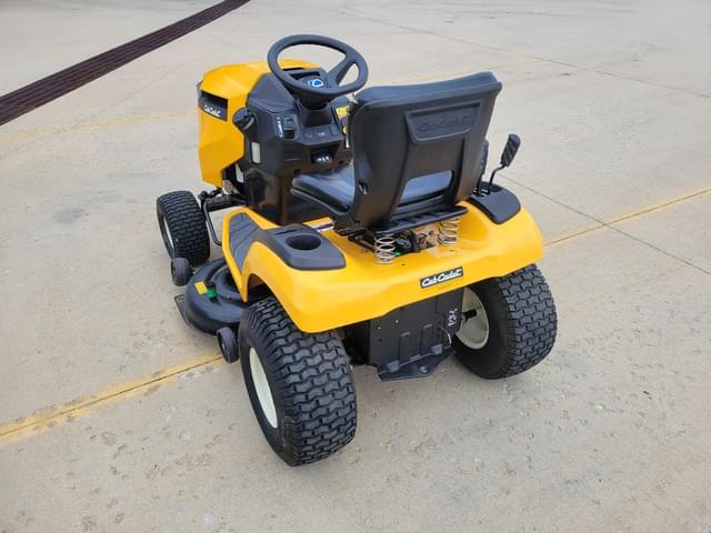 Image of Cub Cadet XT1 LT42 equipment image 4