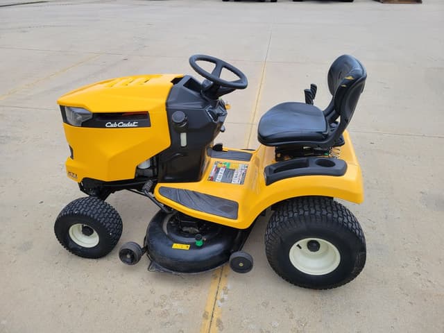 Image of Cub Cadet XT1 LT42 equipment image 3