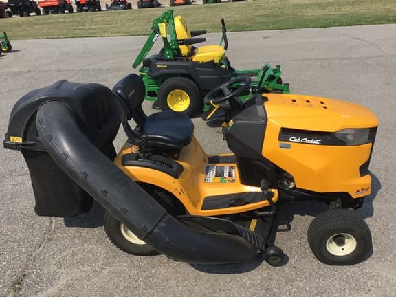 Image of Cub Cadet XT2 equipment image 2