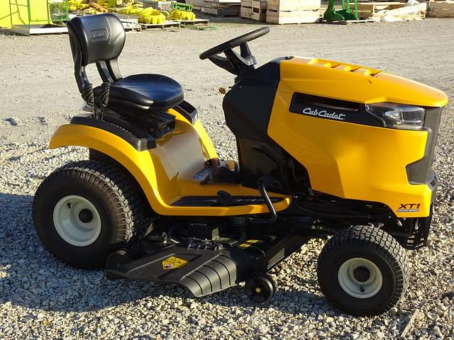 Image of Cub Cadet XT1 LT46 equipment image 2