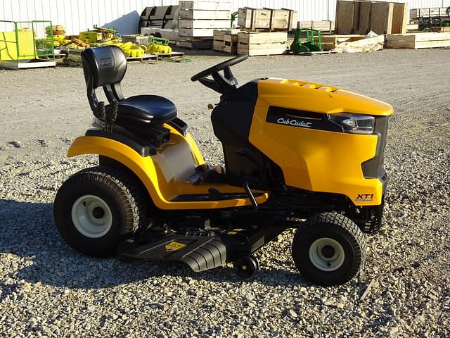 Image of Cub Cadet XT1 LT46 equipment image 3