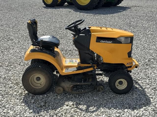 Image of Cub Cadet XT2 LX46 equipment image 4