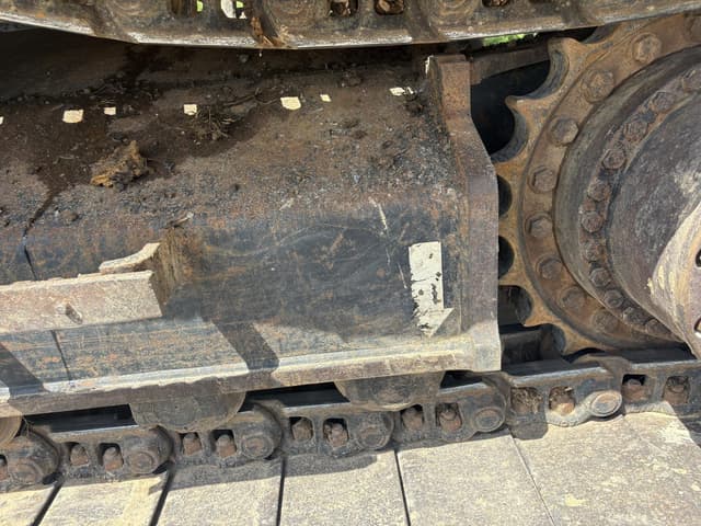 Image of John Deere 250G LC equipment image 2