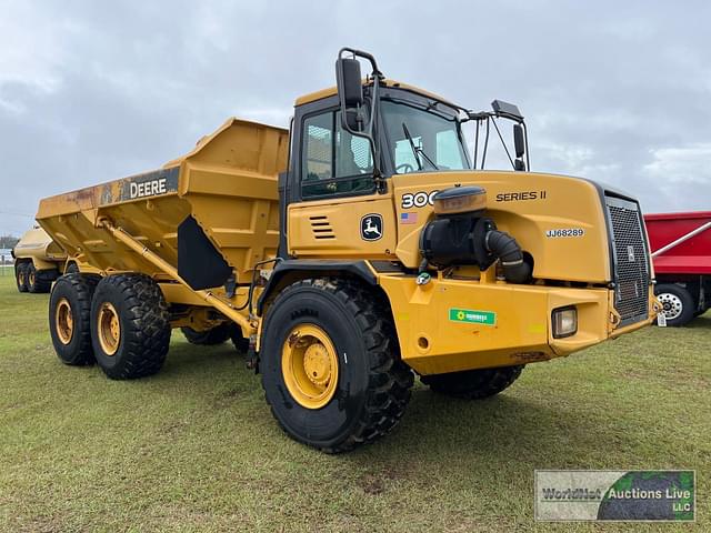 Image of John Deere 300D equipment image 2