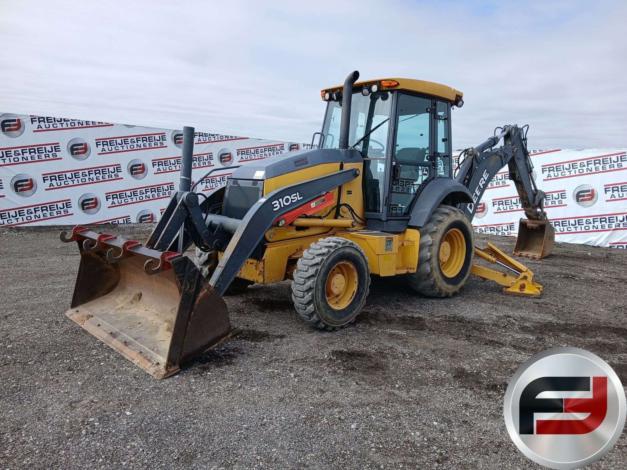 2015 John Deere 310SL Equipment Image0