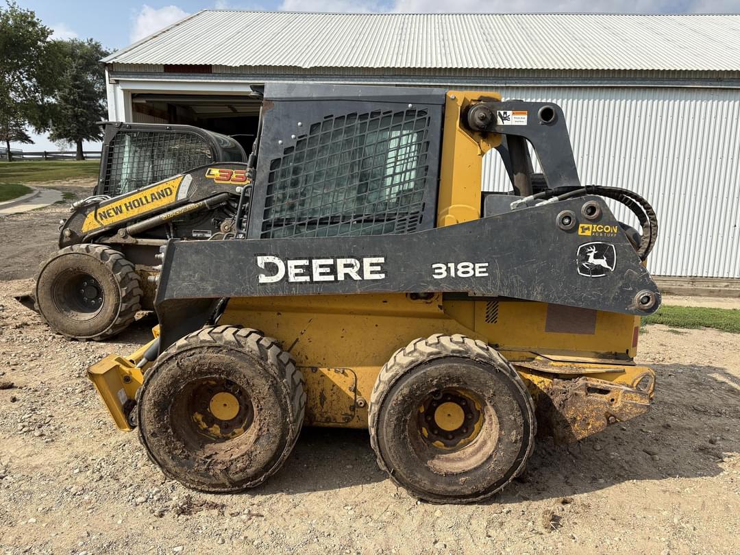 Image of John Deere 318E Image 0