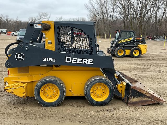 Image of John Deere 318E equipment image 3