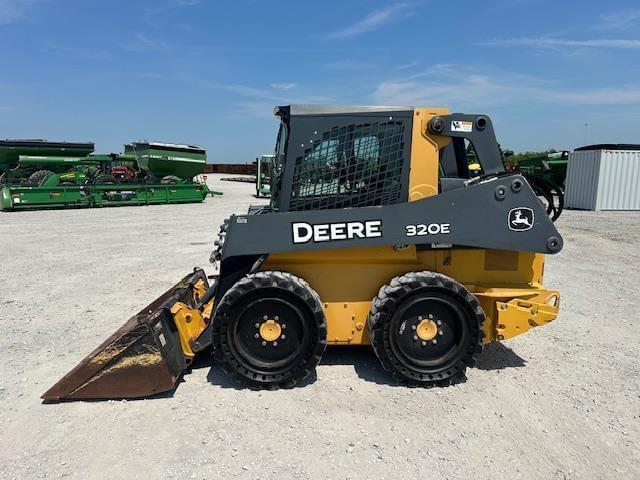 Image of John Deere 320E equipment image 1