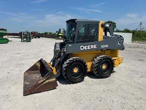 2015 John Deere 320E Image