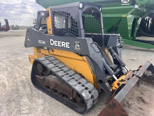 Image of John Deere 323E equipment image 4