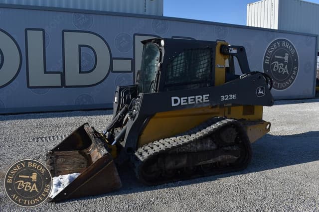 Image of John Deere 323E equipment image 4