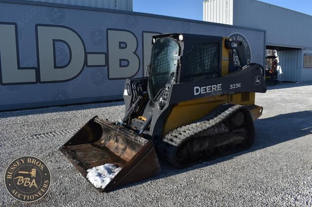 Image of John Deere 323E equipment image 3
