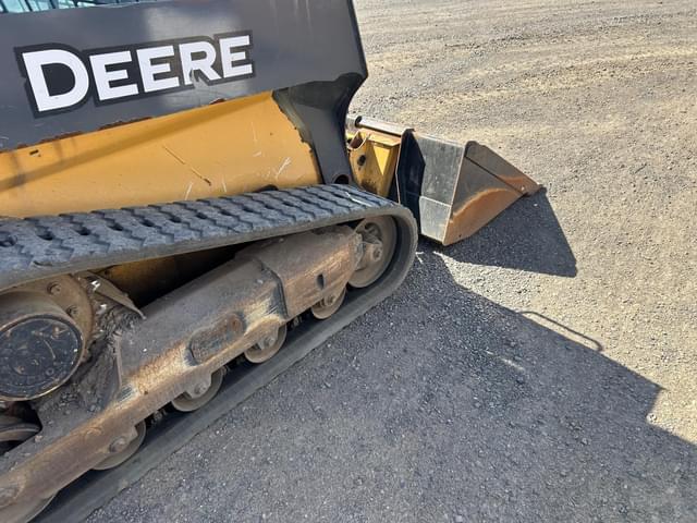 Image of John Deere 323E equipment image 3
