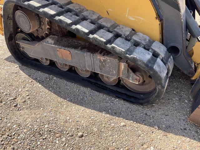 Image of John Deere 323E equipment image 4