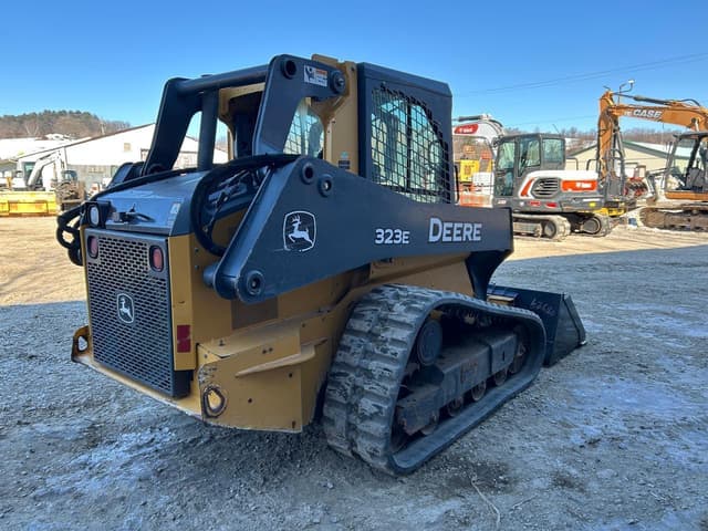 Image of John Deere 323E equipment image 3
