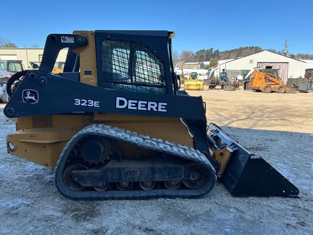Image of John Deere 323E equipment image 4