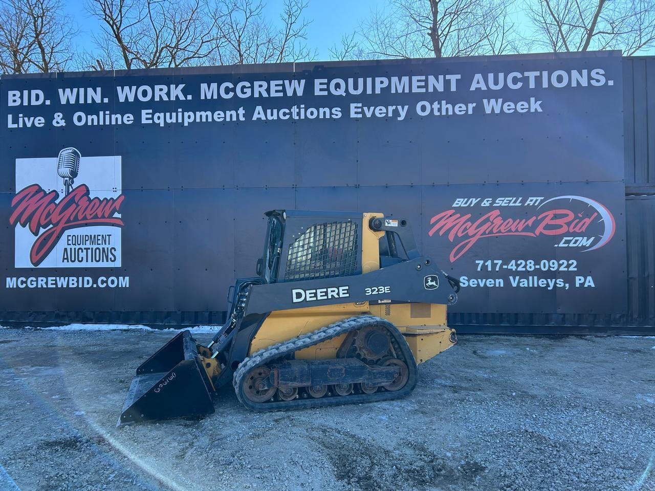 2015 John Deere 323E Equipment Image0