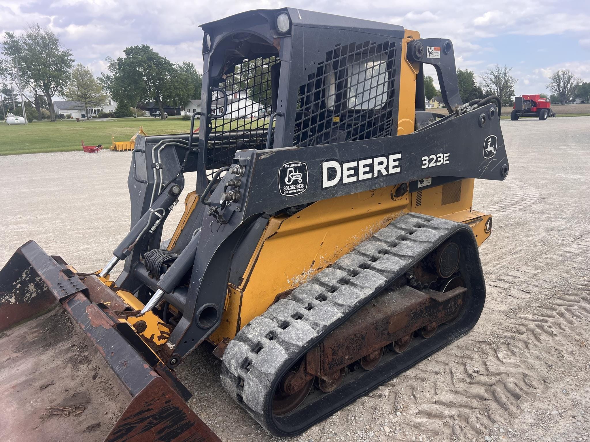 2015 John Deere 323E Equipment Image0