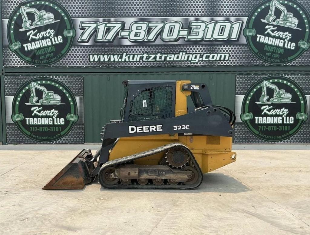 2015 John Deere 323E Equipment Image0