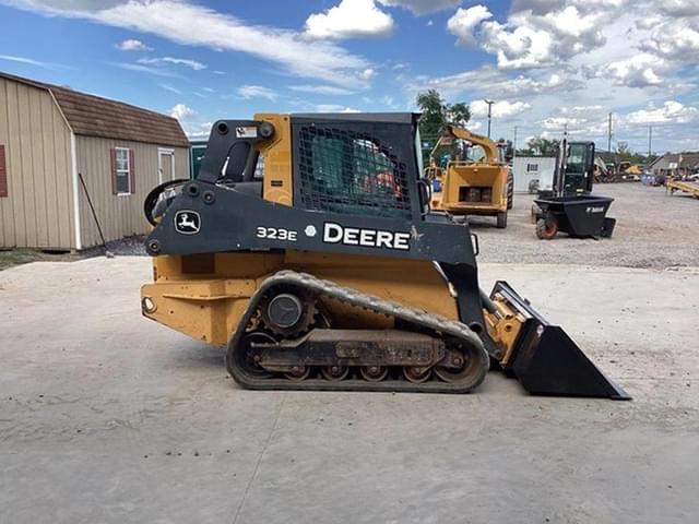 Image of John Deere 323E equipment image 4