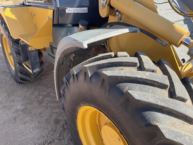 Image of John Deere 324K equipment image 4