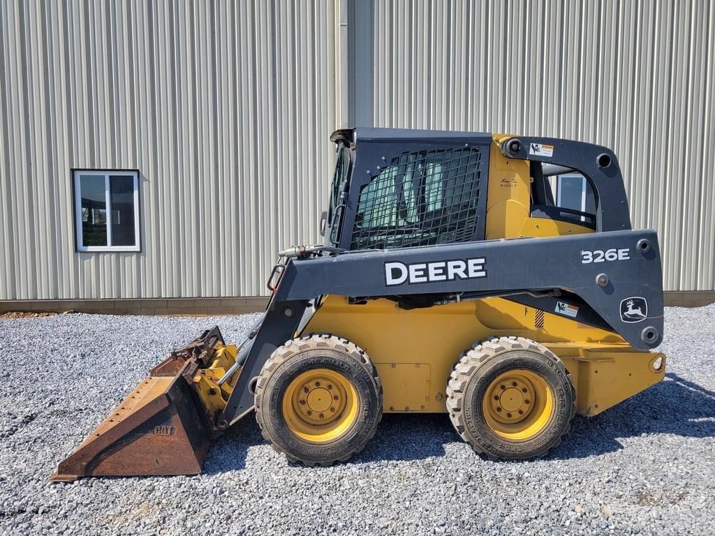 2015 John Deere 326E Equipment Image0