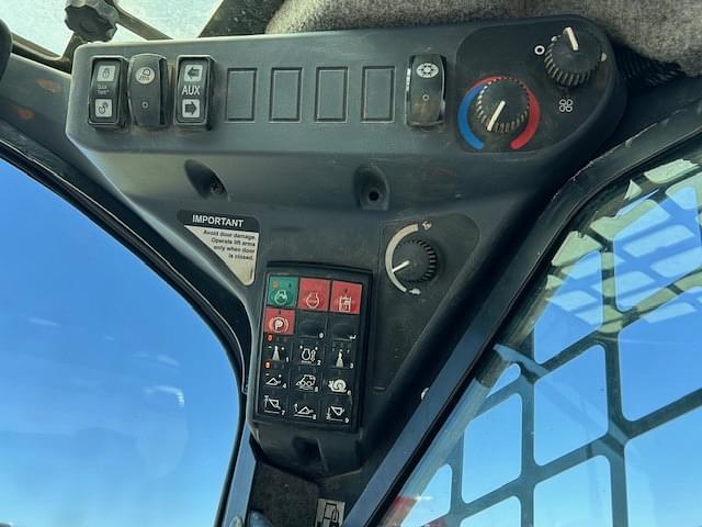 Image of John Deere 329 equipment image 4