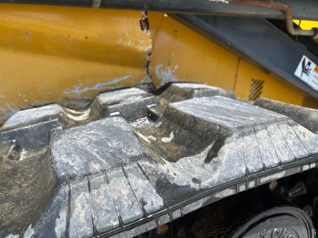 Image of John Deere 329 equipment image 2