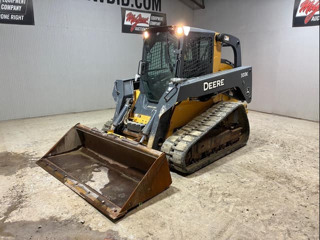 Image of John Deere 333E equipment image 1