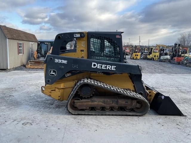 Image of John Deere 333E equipment image 4
