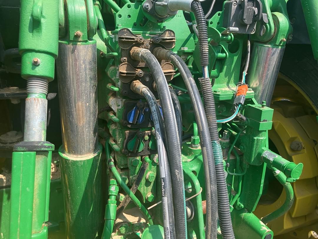 Image of John Deere 6215R Image 1