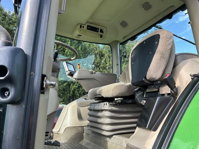 Image of John Deere 6215R equipment image 2