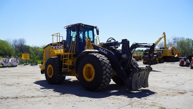 Image of John Deere 744K equipment image 3