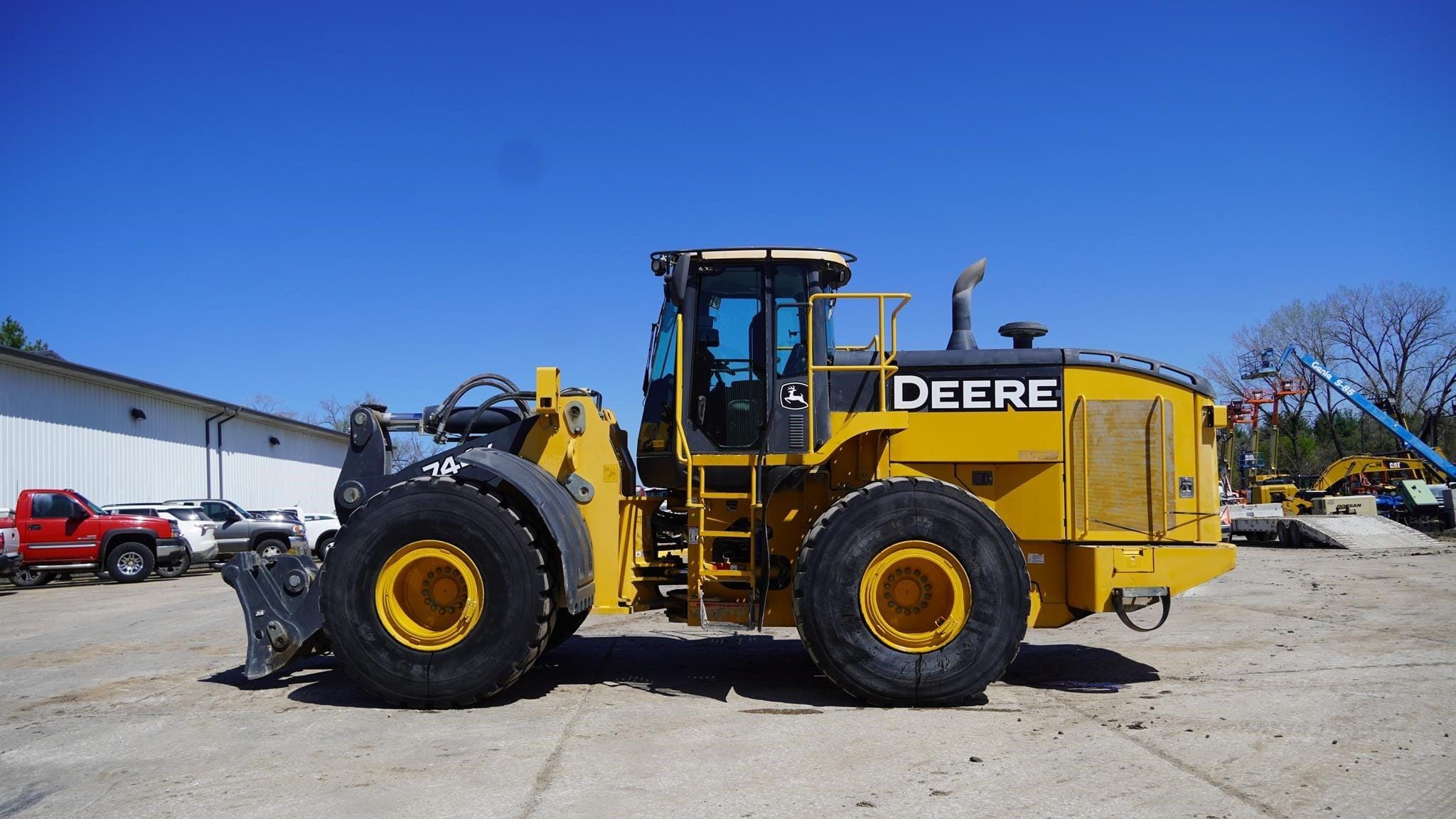 2015 John Deere 744K Equipment Image0
