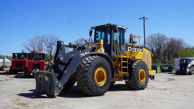 Image of John Deere 744K equipment image 1