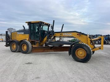 Main image John Deere 770GP