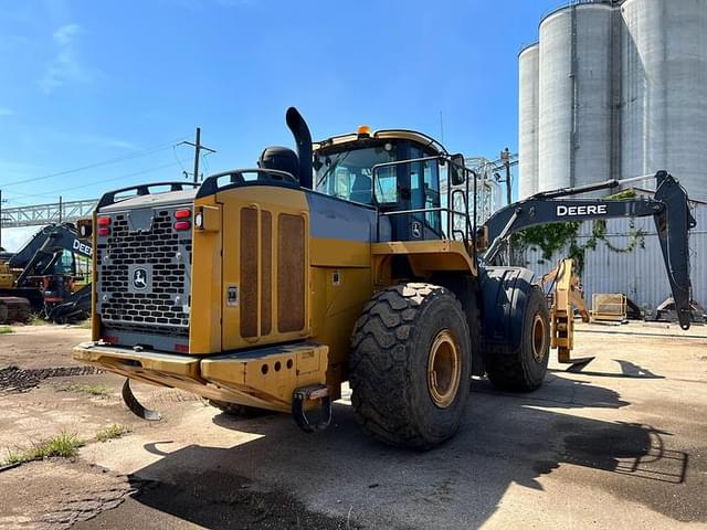 Image of John Deere 824K equipment image 4