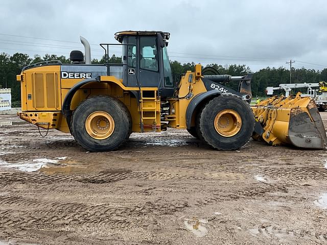 Image of John Deere 824K equipment image 3