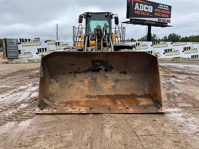 Image of John Deere 824K equipment image 1