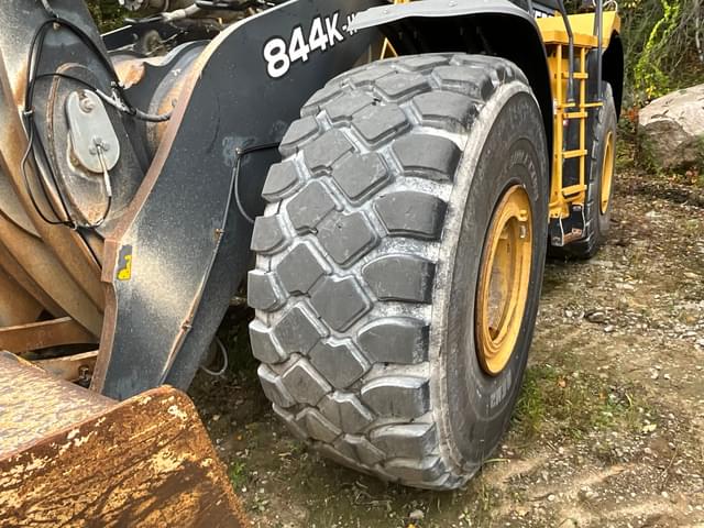 Image of John Deere 844K equipment image 3