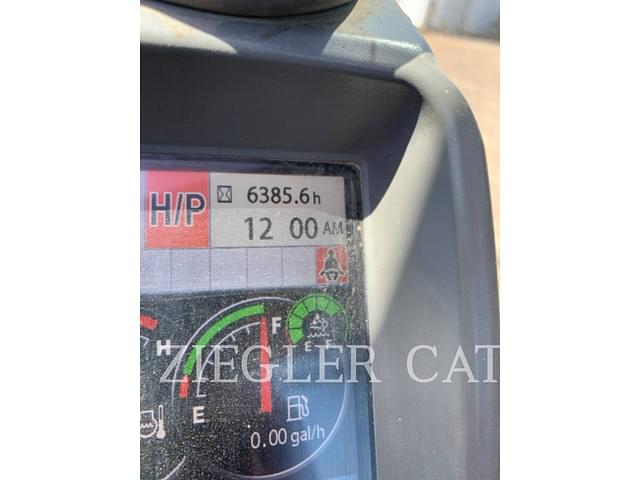 Image of John Deere 250G LC equipment image 3