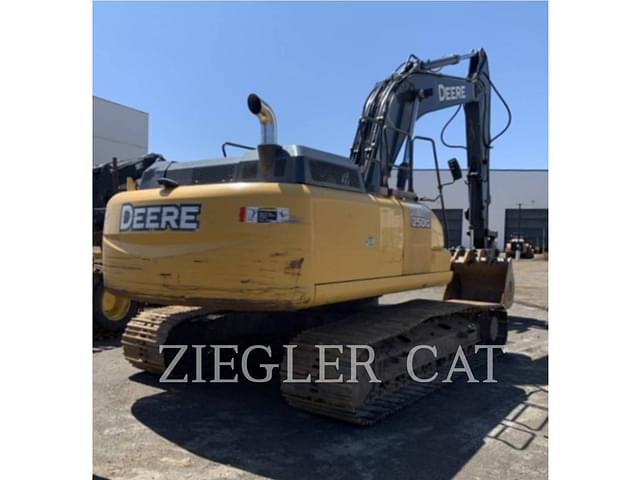 Image of John Deere 250G LC equipment image 4
