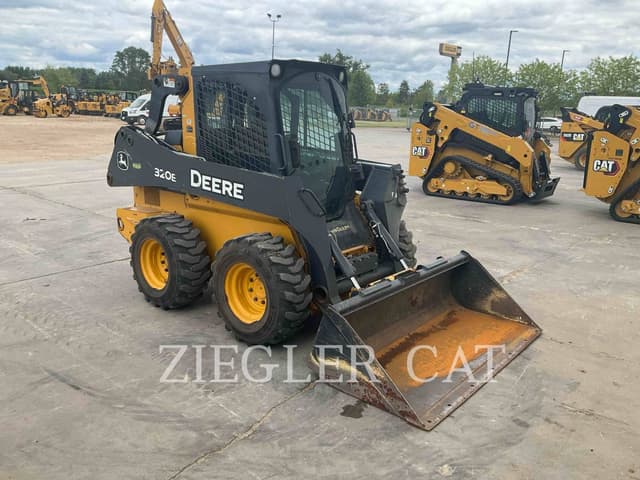 Image of John Deere 320E equipment image 1